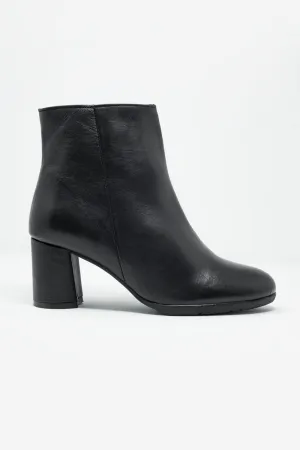 Black Blocked Mid Heeled Ankle Boots With Round Toe