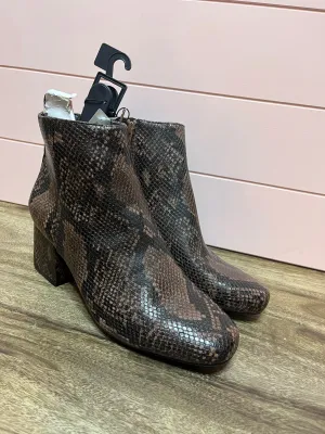 Size 11 NWT Time & Tru Snake Print Block Heel Booties